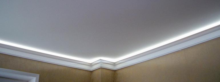 Эффектный глянцевый и стильный матовый натяжные потолки